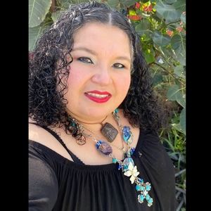 Meet your Posher, Santos reyes